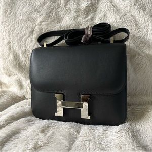 Constance 18 swift black